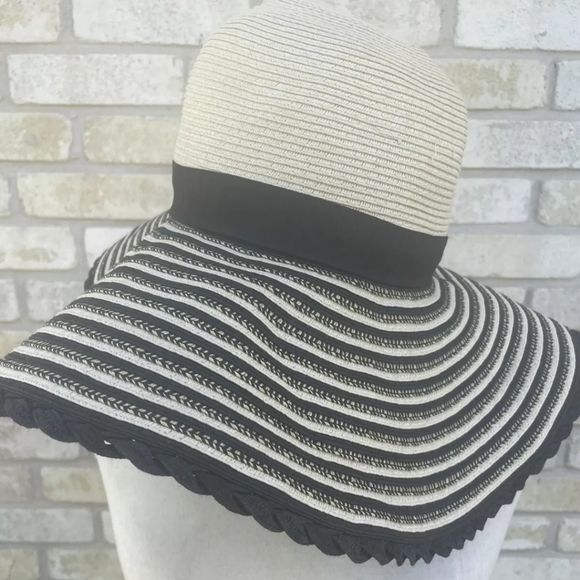 Torrid Floppy Hat - Picture 4 of 6